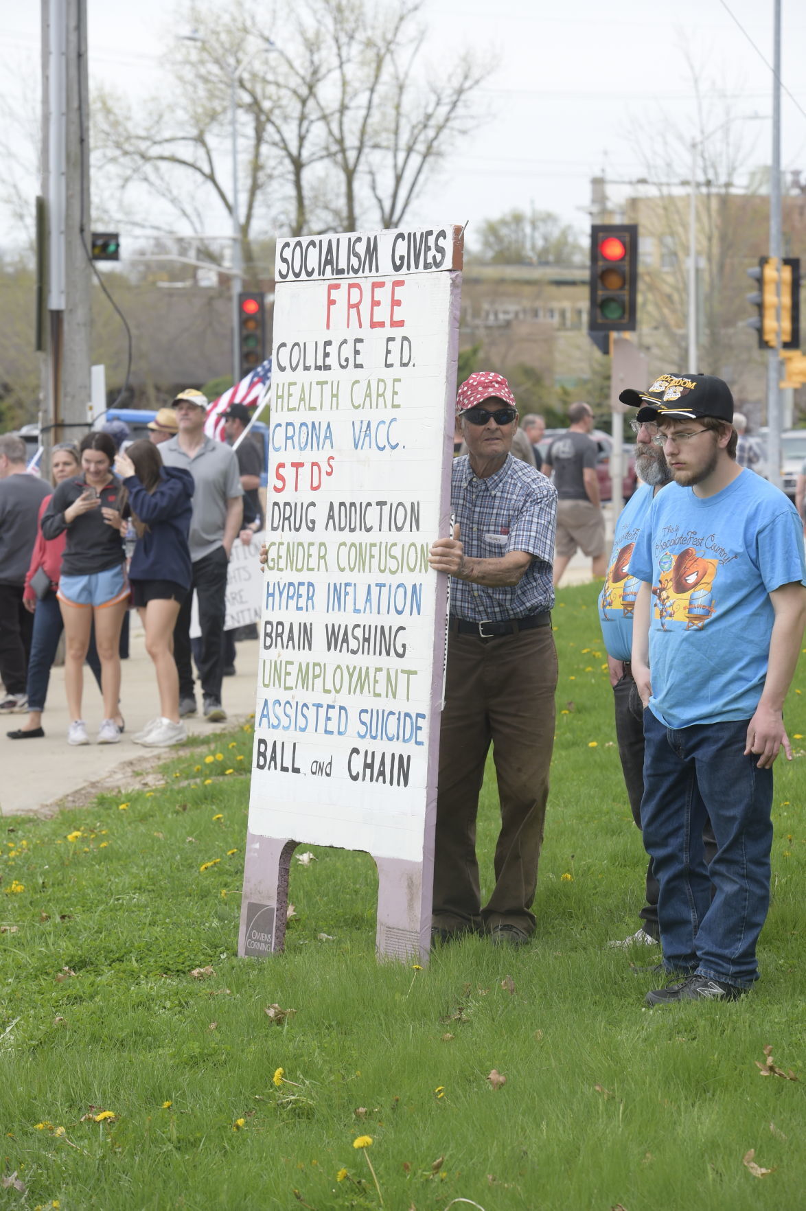 Sign criticizes socialism
